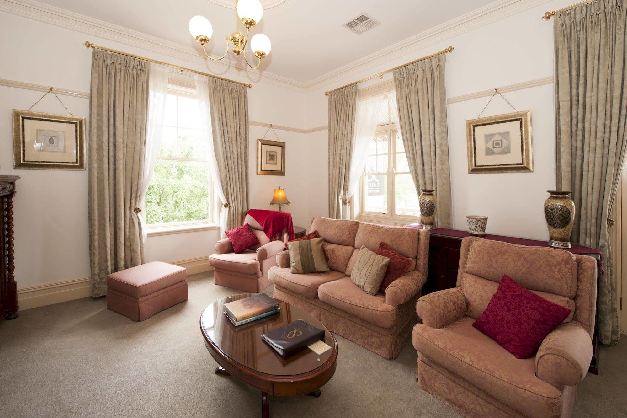 Cobb & Co Court Boutique Hotel Mudgee Esterno foto